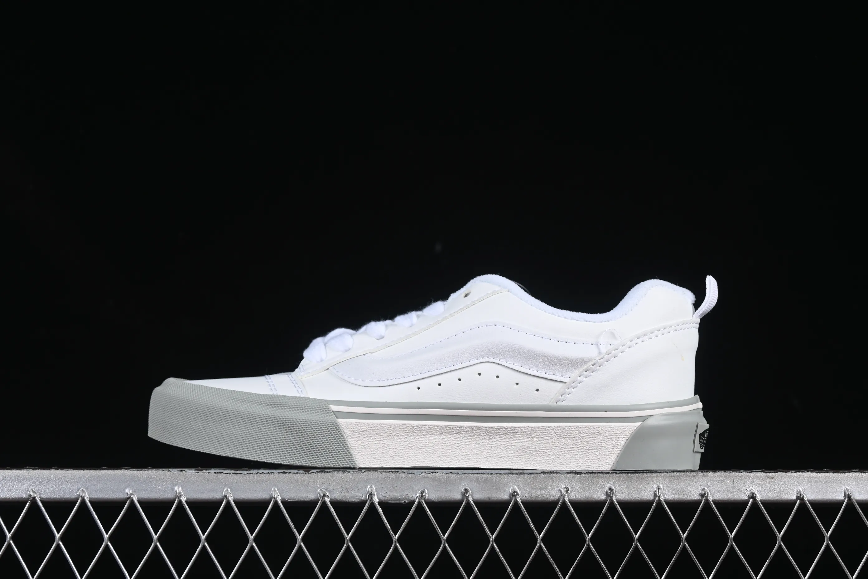 All categories Vans Vans series Vans Low Vans low-top Vans Knu Skool Vans low-top retro casual fat bread shoes VN0009QCBUH